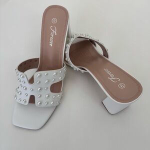Forever Slide Sandals White Pearl-Studded Mules Women’s Size 9